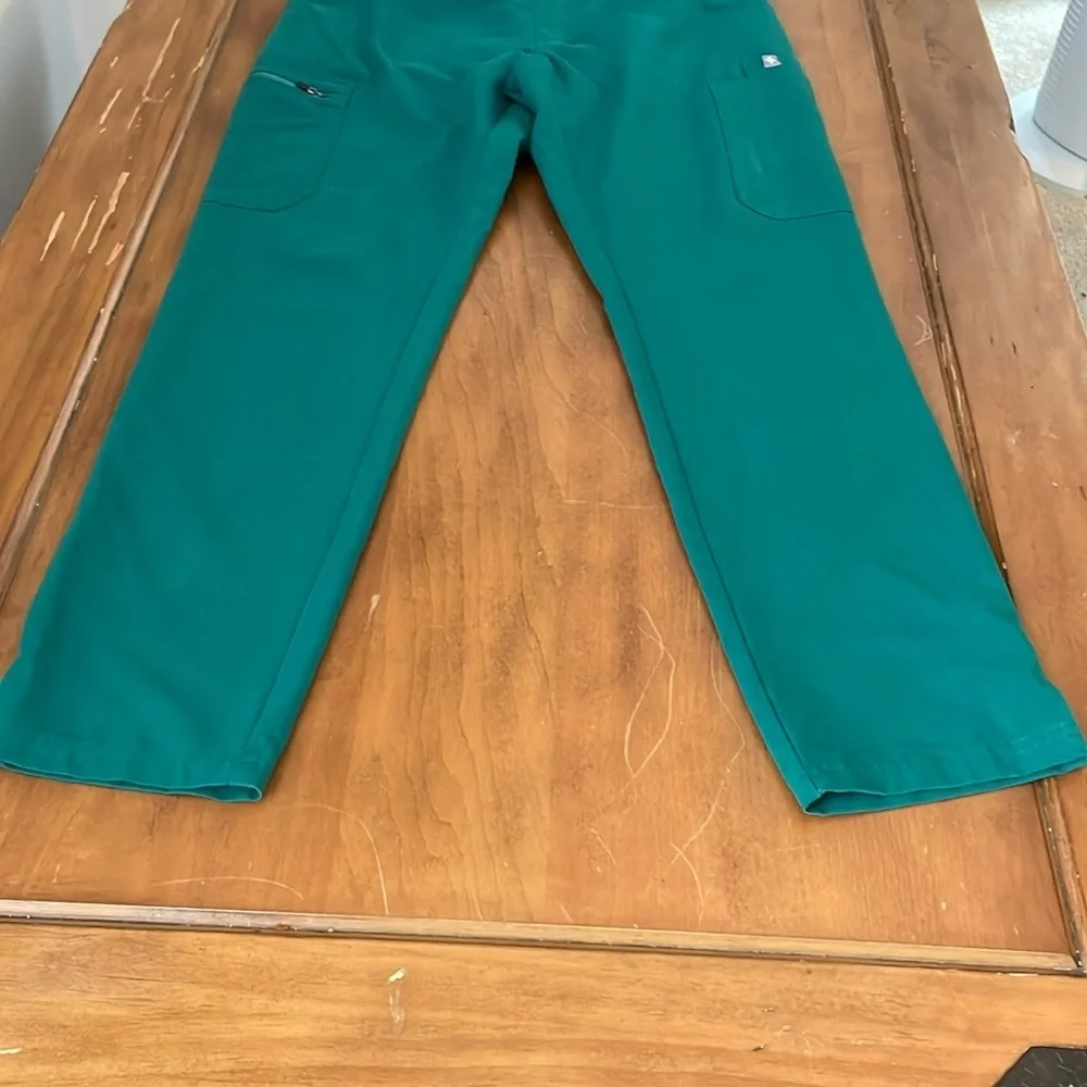 FIGS Technical Collection Pants Size Small